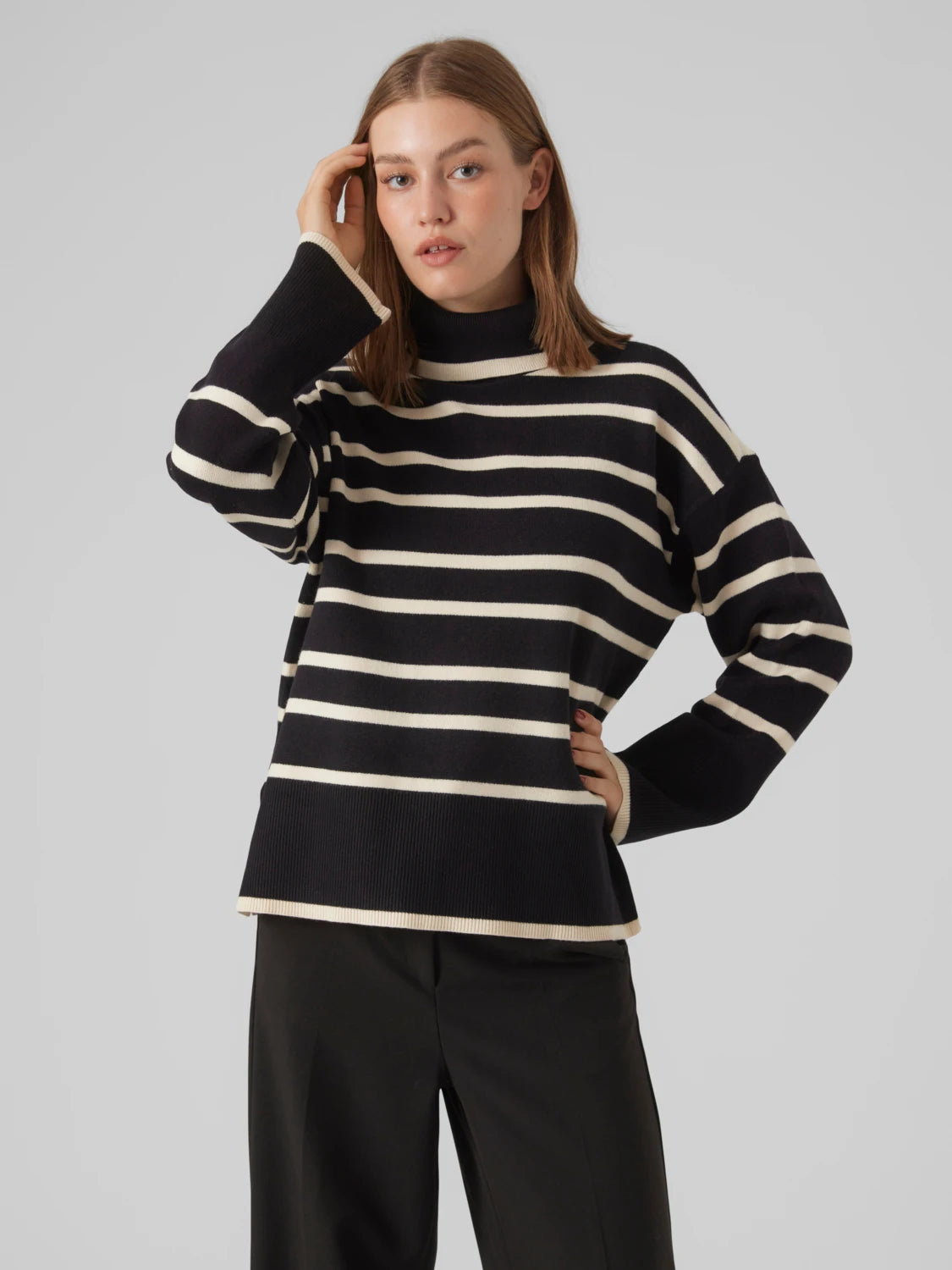 Pull col roulé rayé