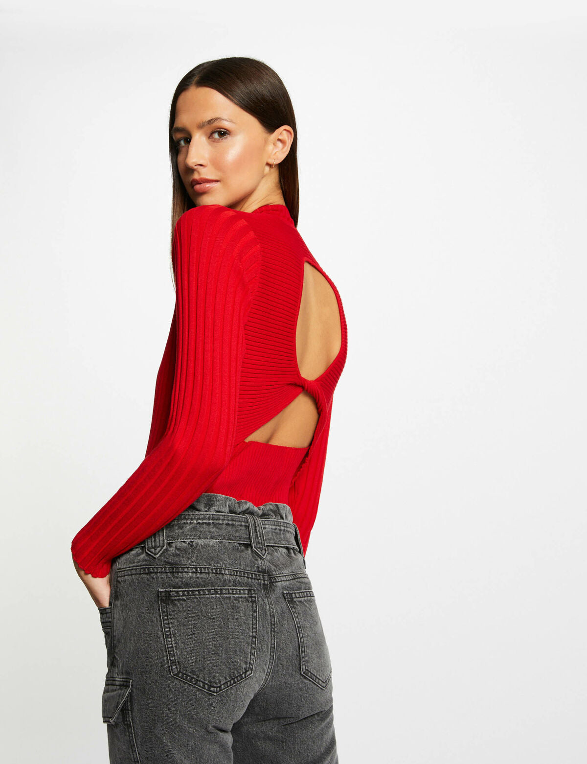 Pull ouvert au dos