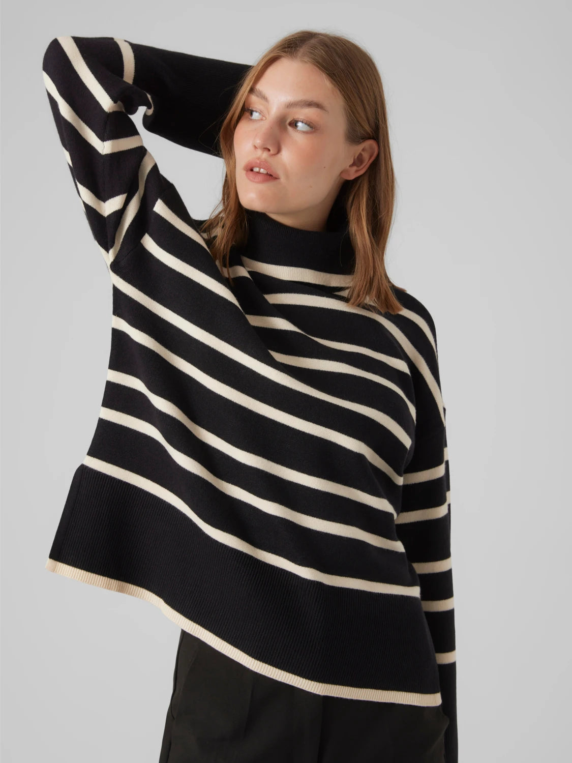 Pull col roulé rayé