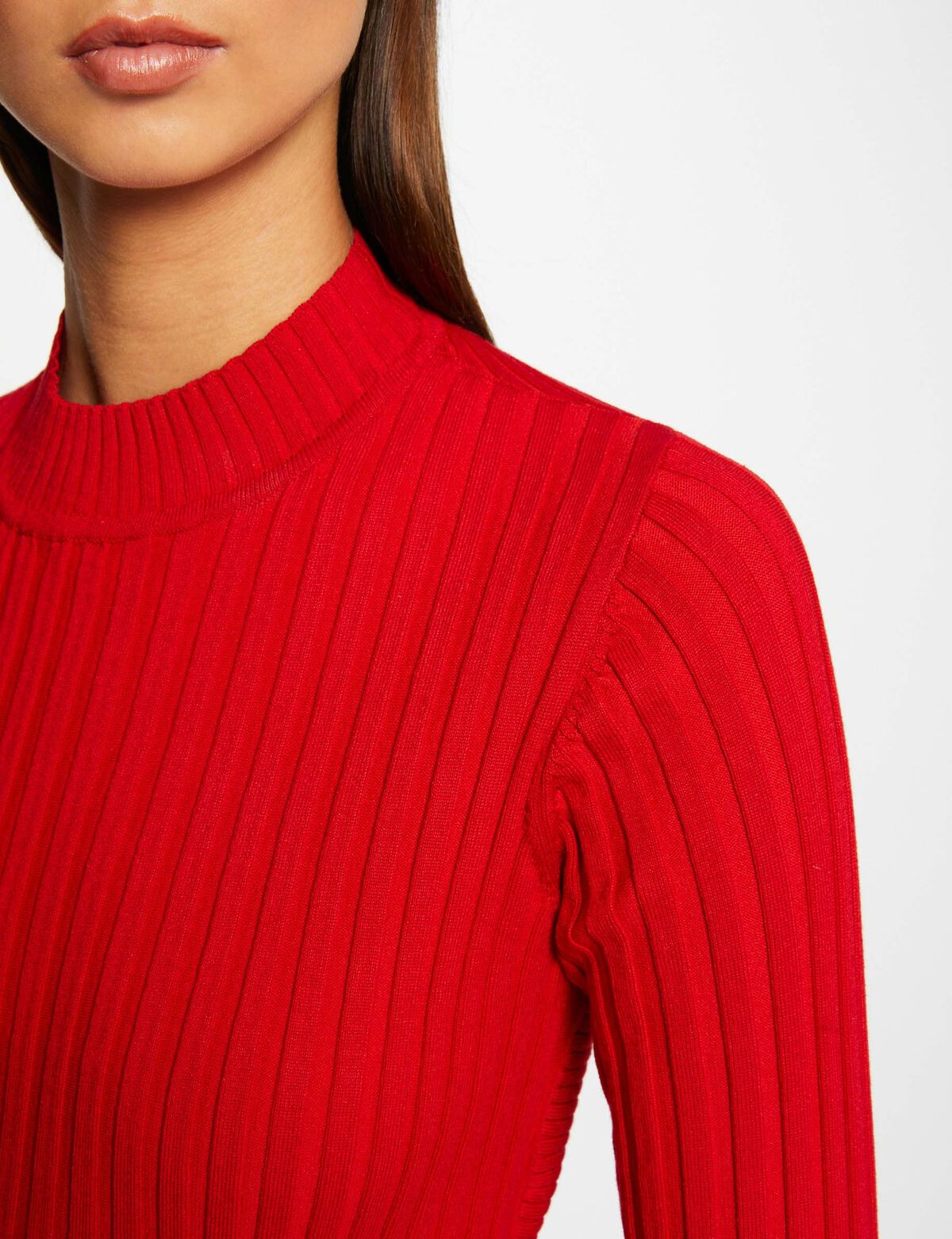Pull ouvert au dos