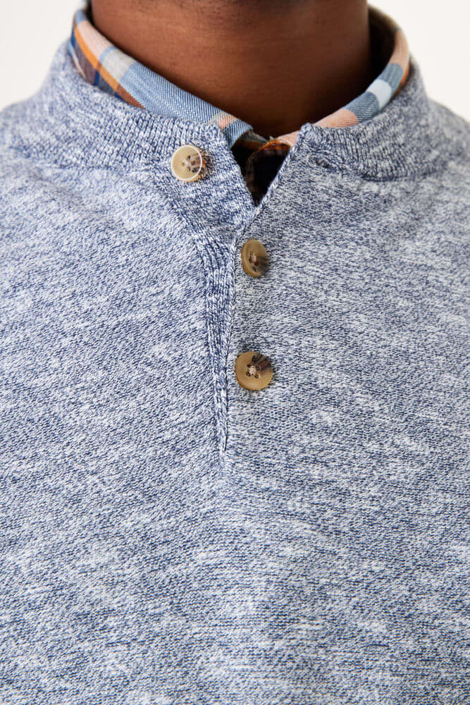 Pull fin trois boutons