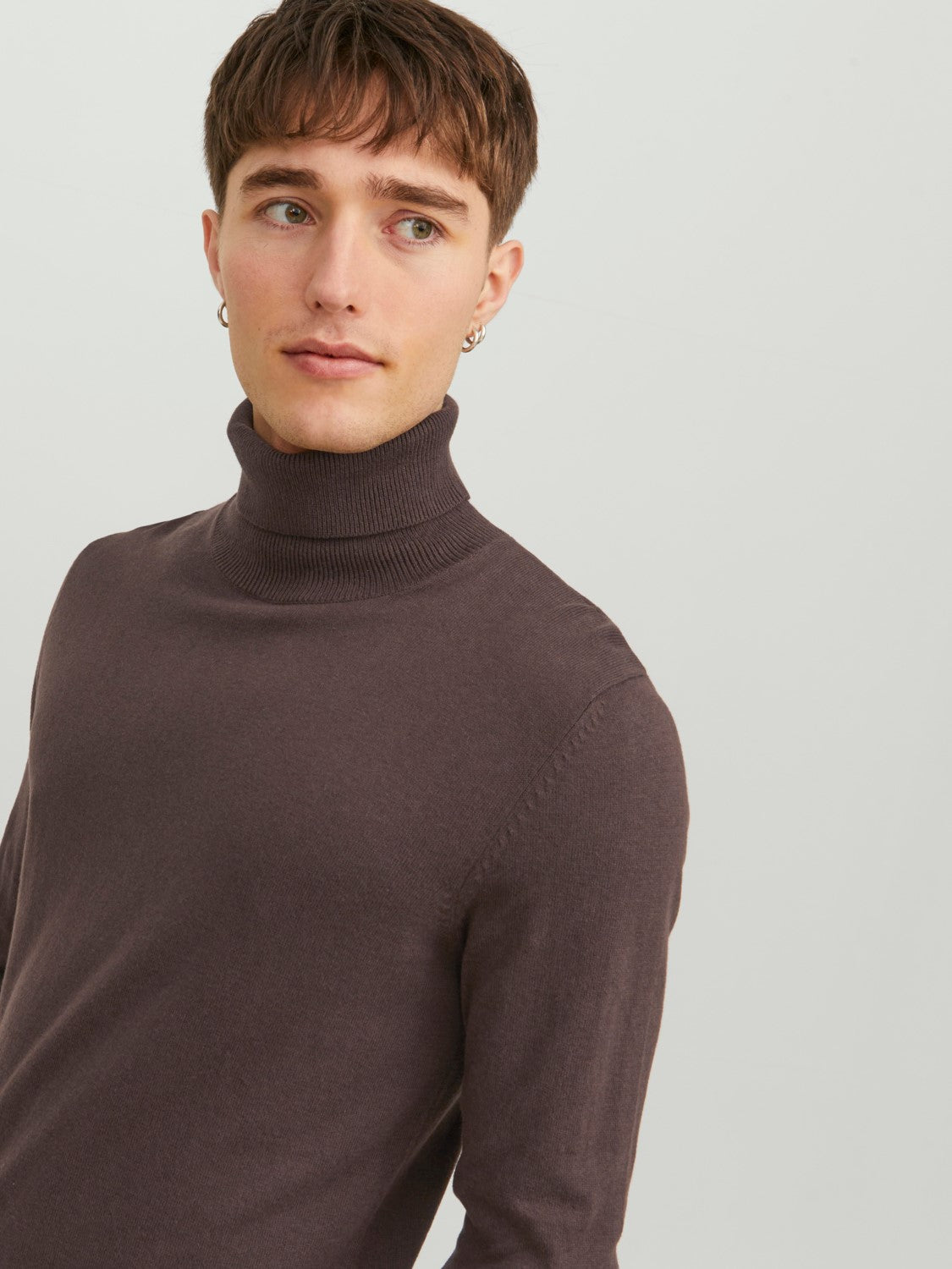 Pull col roulé uni