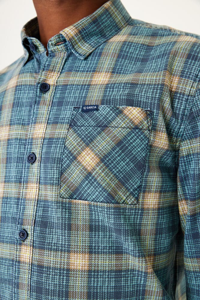 Chemise à carreaux