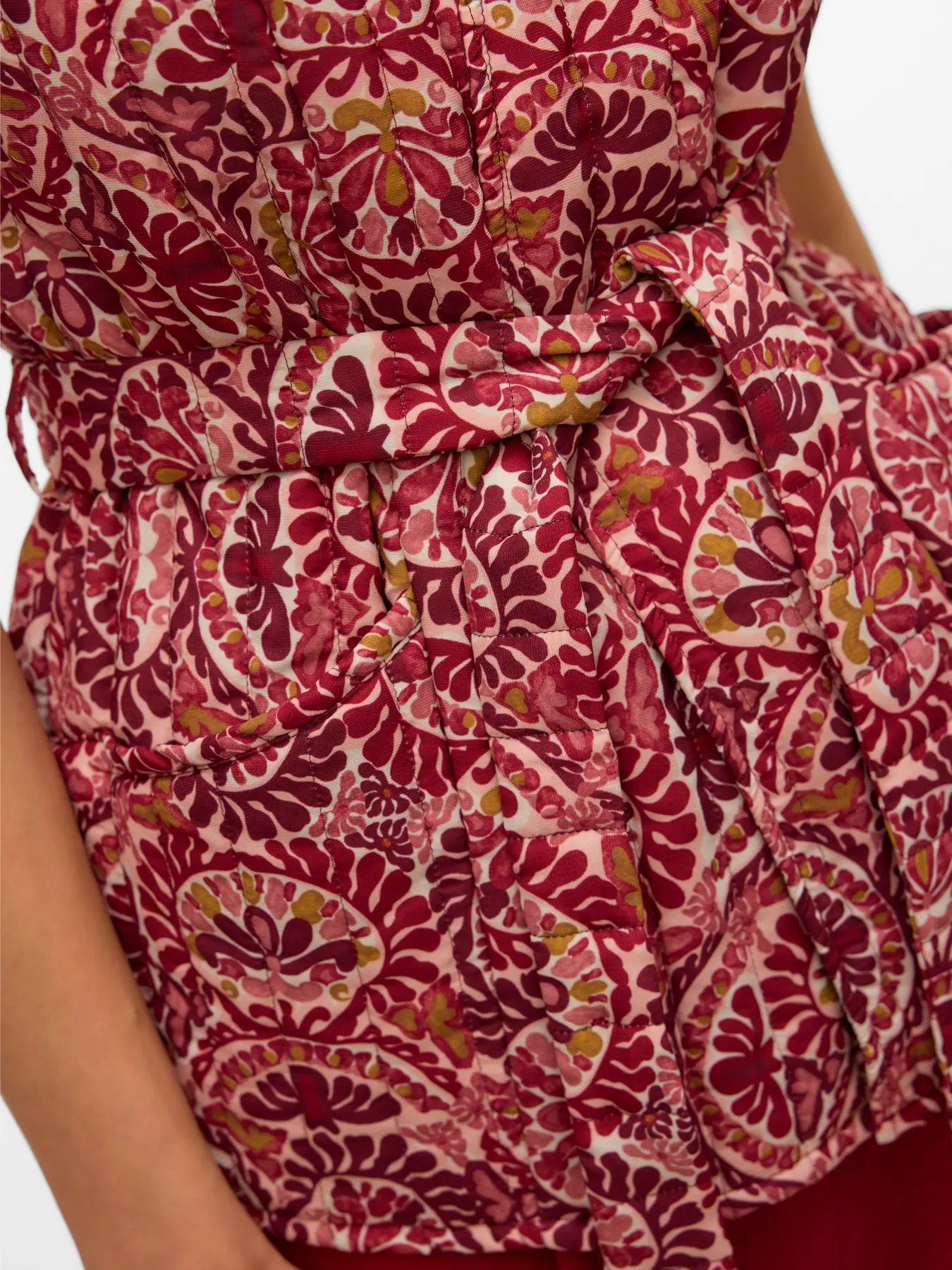 Veste à motifs sans manches