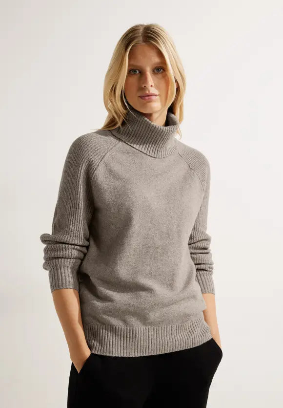 Pull oversize col montant